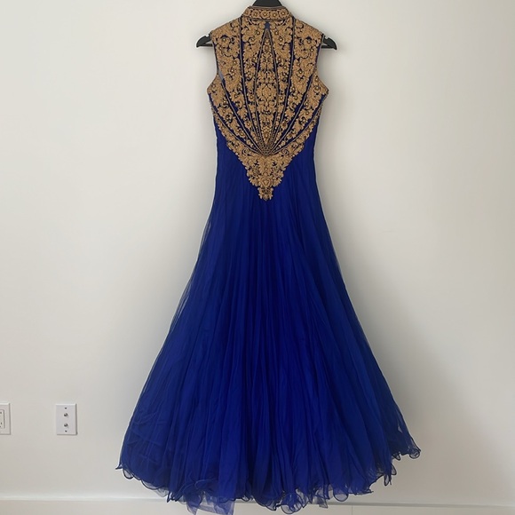 NWOT Stunning Indian Gown (XS) w/ Earrings & Bracelet Set - Picture 4 of 8